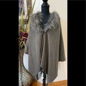 Beautiful wrap with faux fur collar